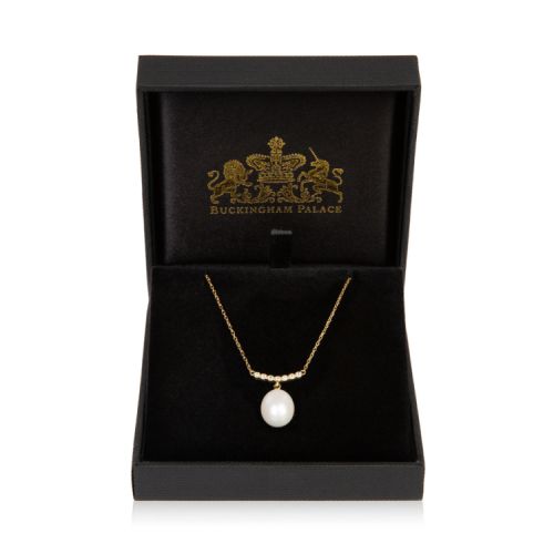 Gold chain with seven small crystals and pearl drop